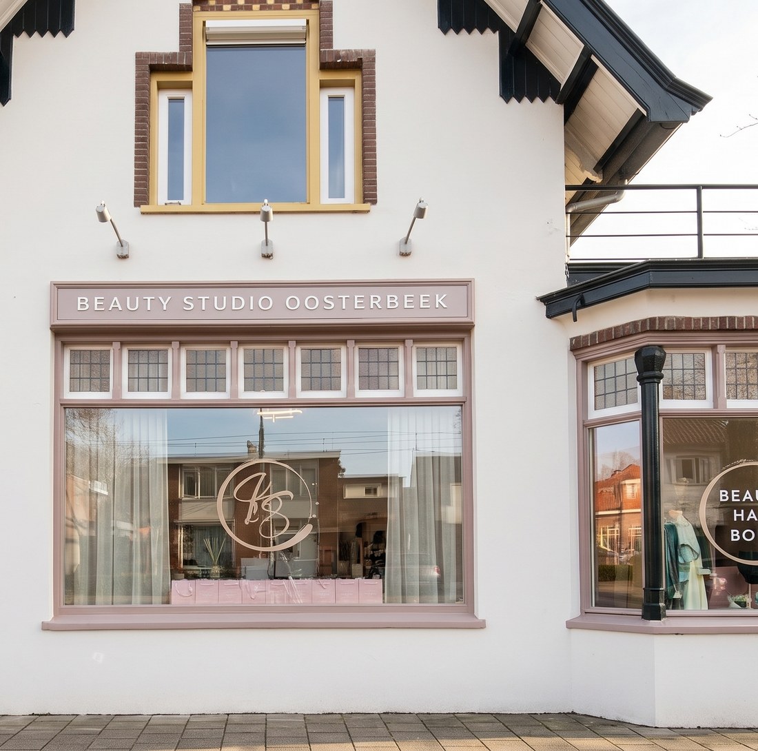 Gevel van Beauty Studio Oosterbeek aan de Utrechtseweg, waar Bliss Lash Studio gevestigd is